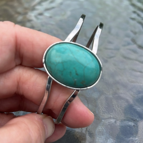 FAUX TURQUOISE HINGED BRACELET BLUE GREEN WITH SILVER TONE BANGLE - Picture 5 of 8